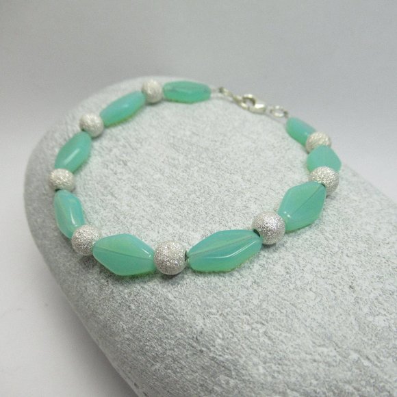 Vintage Uranium glass and Stardust sparkle sterling bead bracelet - Picture 4 of 15